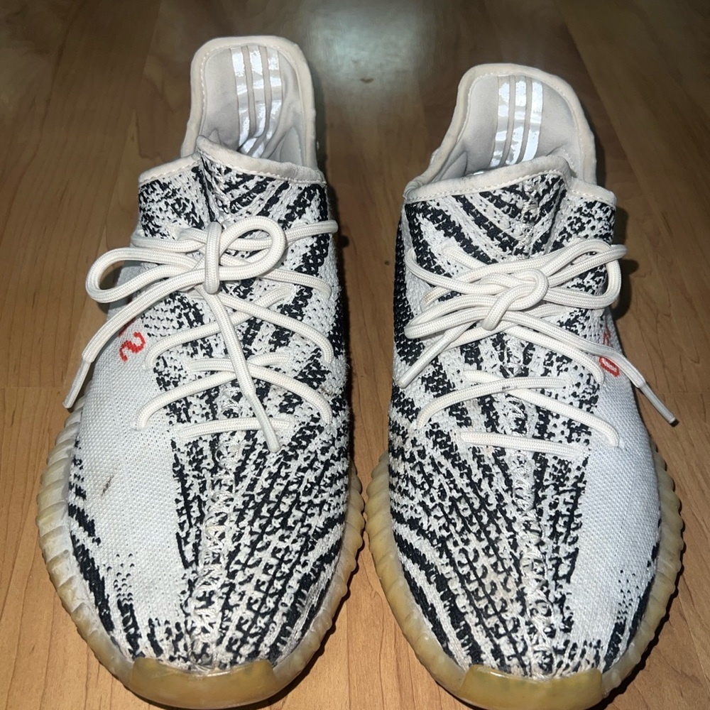 YEEZY BOOST 350 V2 Zebra